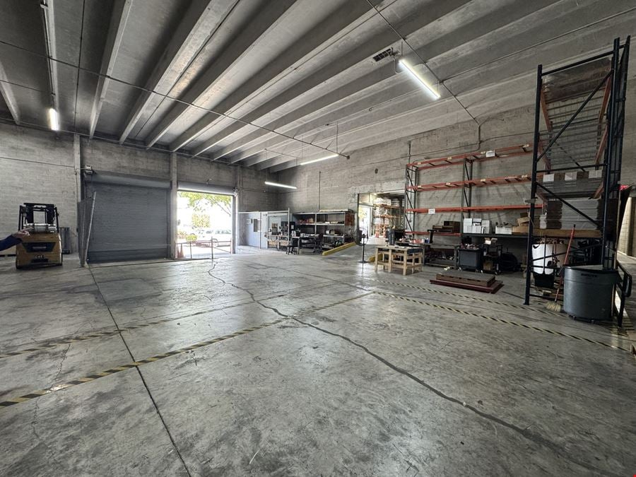 Dock Warehouse in Fingerlakes Miami Airport West Industrial Market