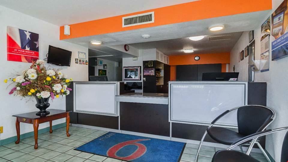 Motel 6 Mitchell