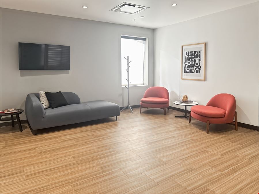 Regus - Sun City - West Palmeras Dr
