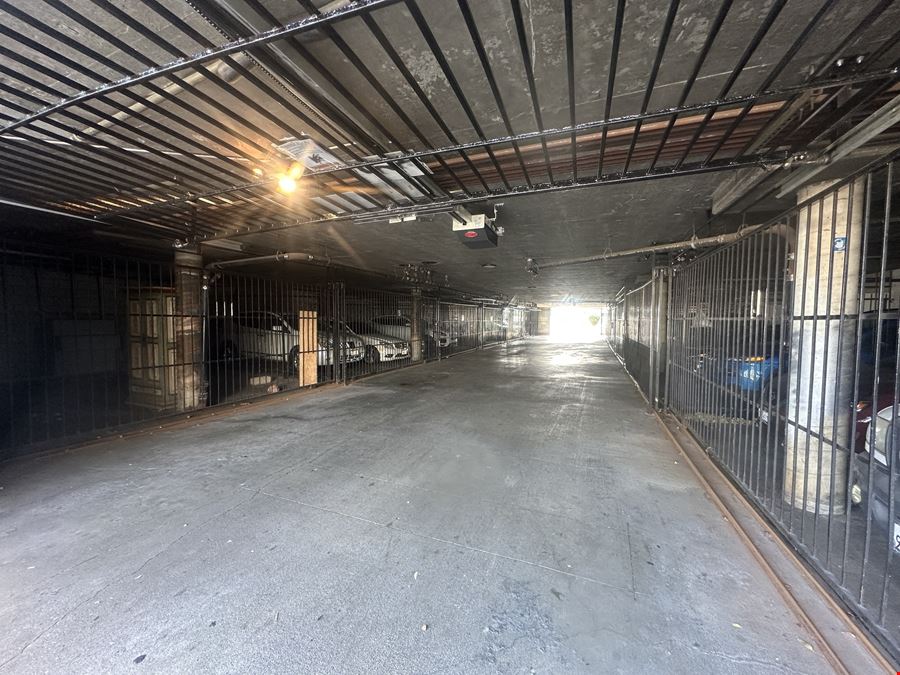 812 E Hyde Park Blvd