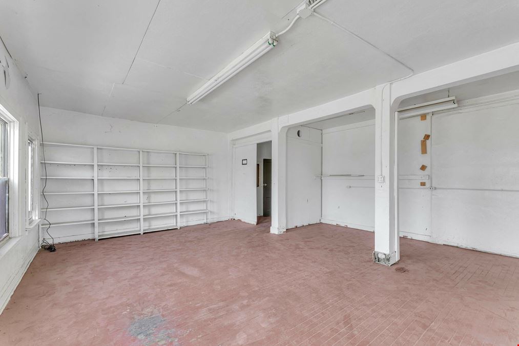 16,253 SF Industrial Building // 0.55 Acres // Available For Sale or Lease