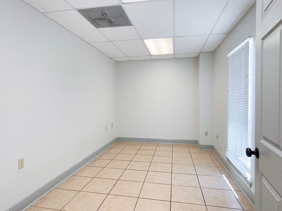 Flexible Office Warehouse Space Near I-10 and Airline Highway