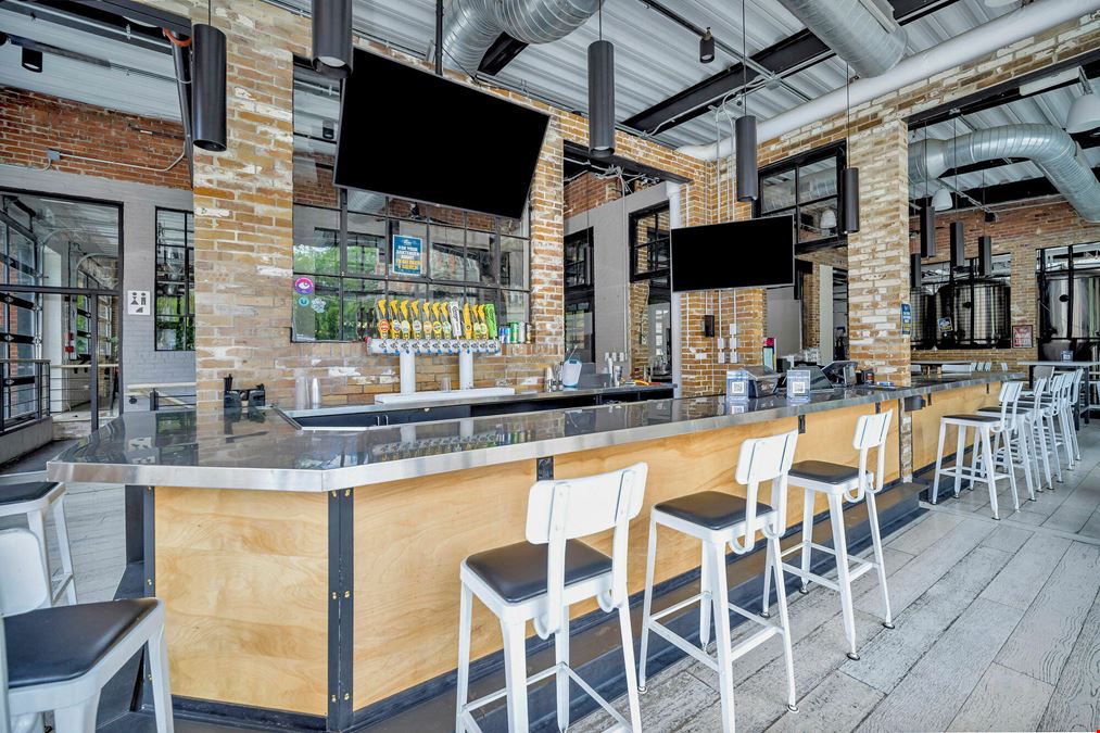 Fully Built-out Bar/Retail Space