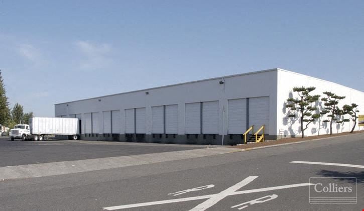 Airport Adjacent Industrial Building ¦ ±13,950 SF