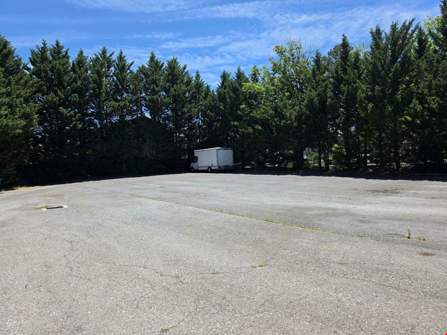 SHOWROOM - OFFICES- SERVICE BAYS -DISPLAY YARD