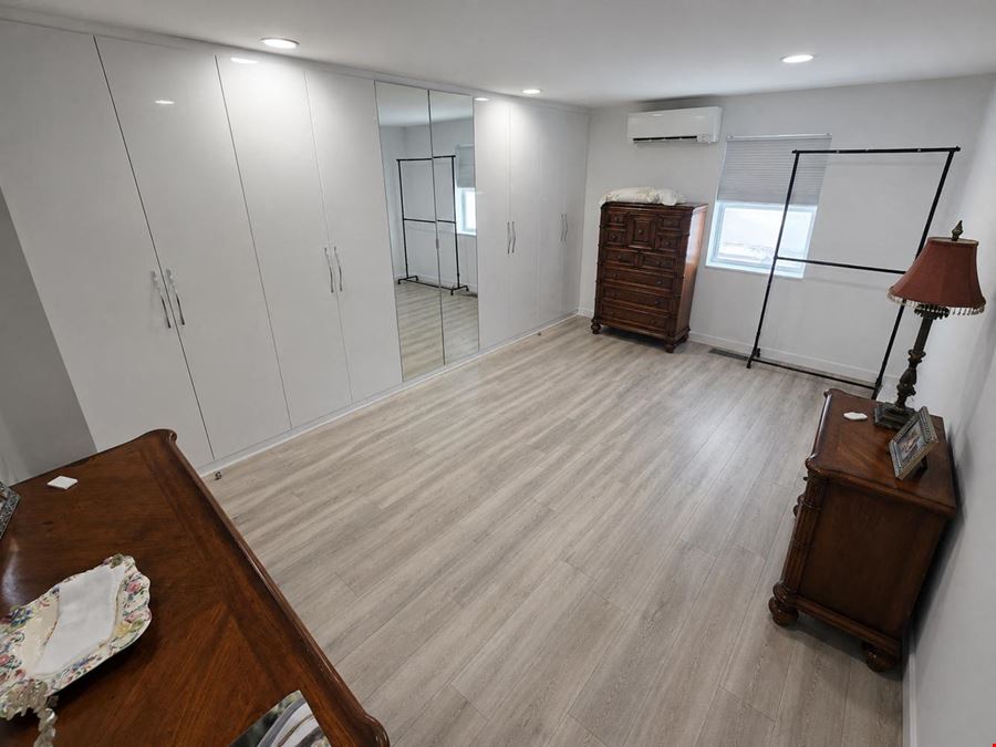 Freestanding Retail / Showroom Bldg