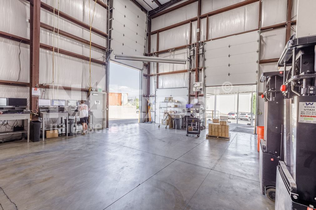 Large Warehouse With Docks In Millcreek For Lease