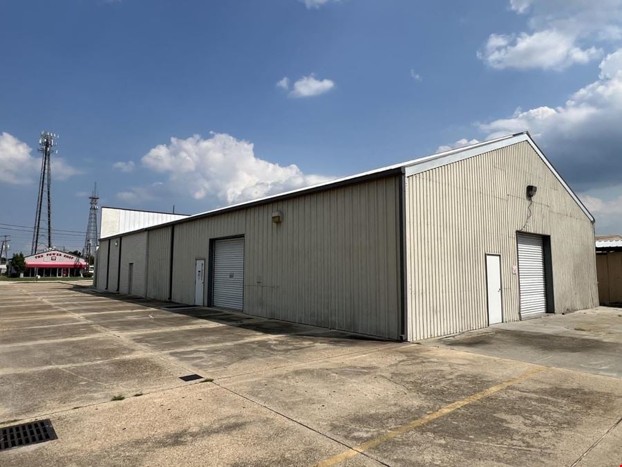 5,600+SF Office w/824 SF Shop on St. Charles in Houma