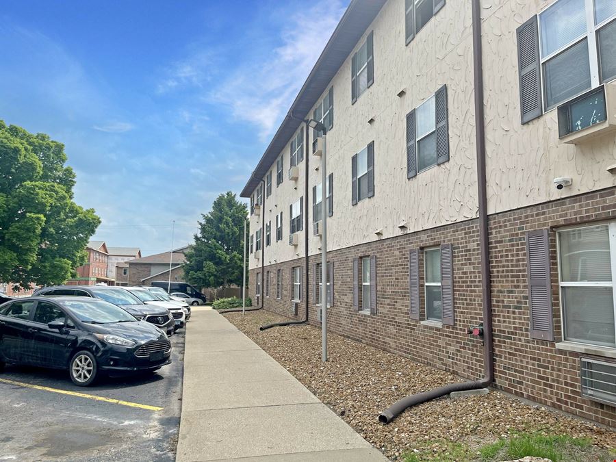 Golden Oak Apartments