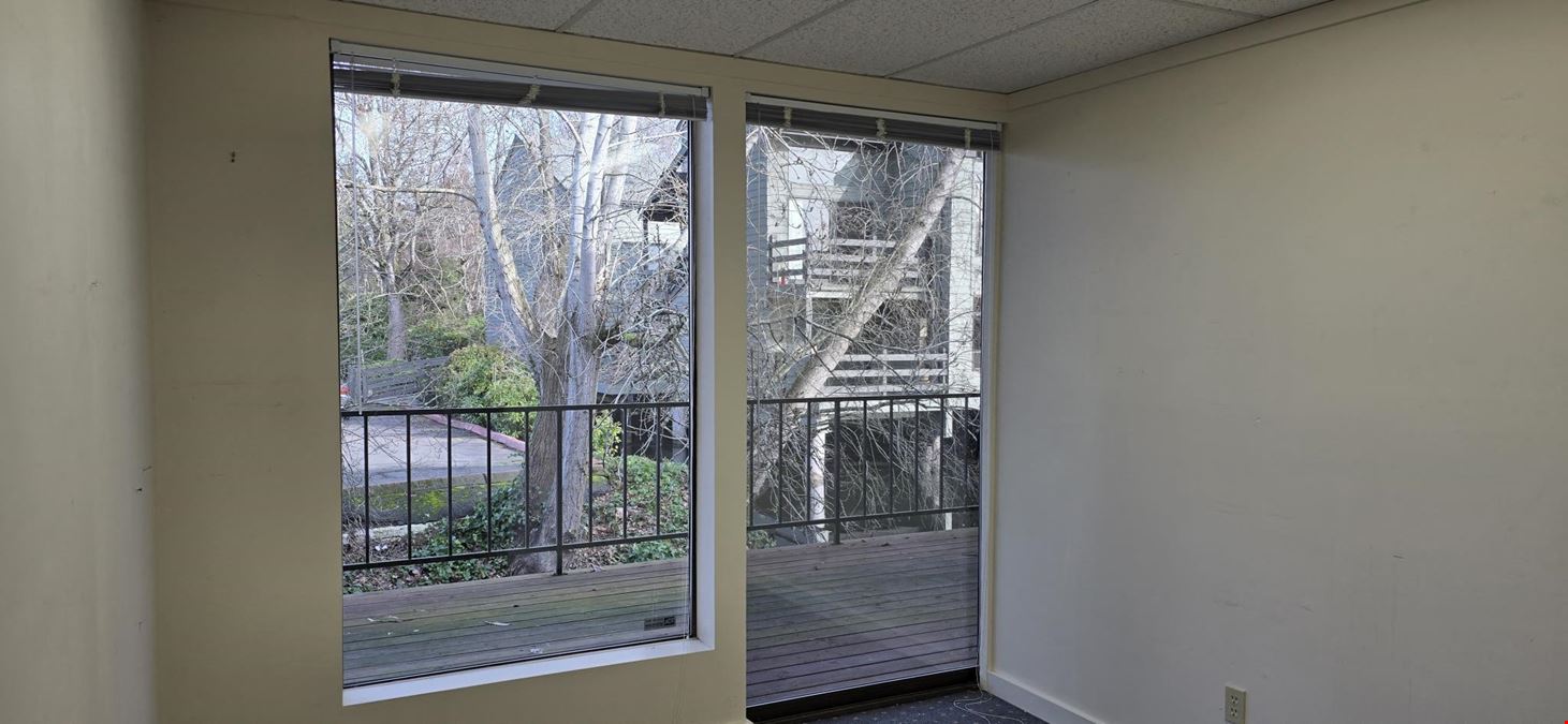 9 Lake Bellevue Drive, Unit 120