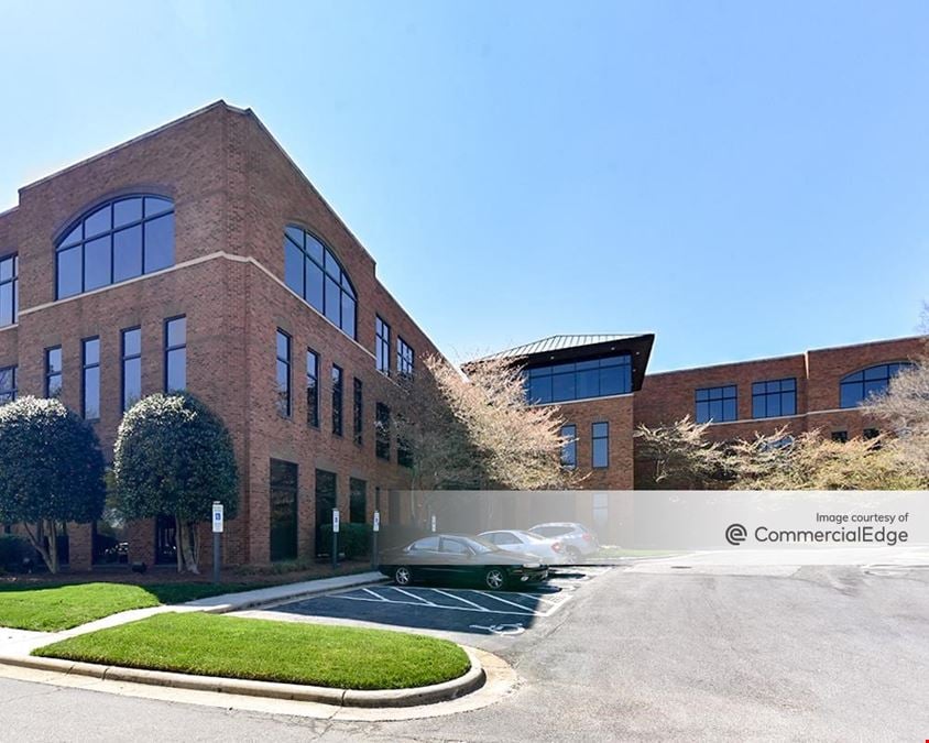 Mendenhall Oaks Business Park - Aetna Building