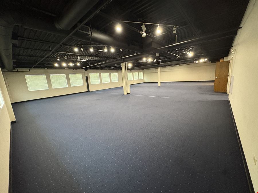 450 East Roosevelt Rd