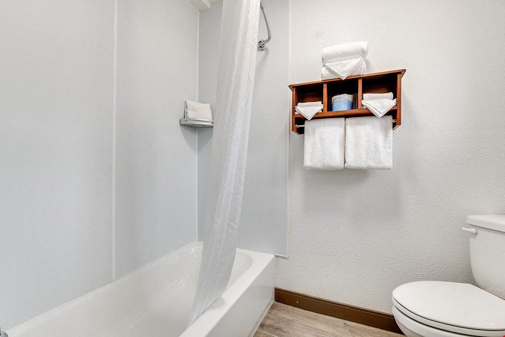 Quality Inn & Suburban Studios