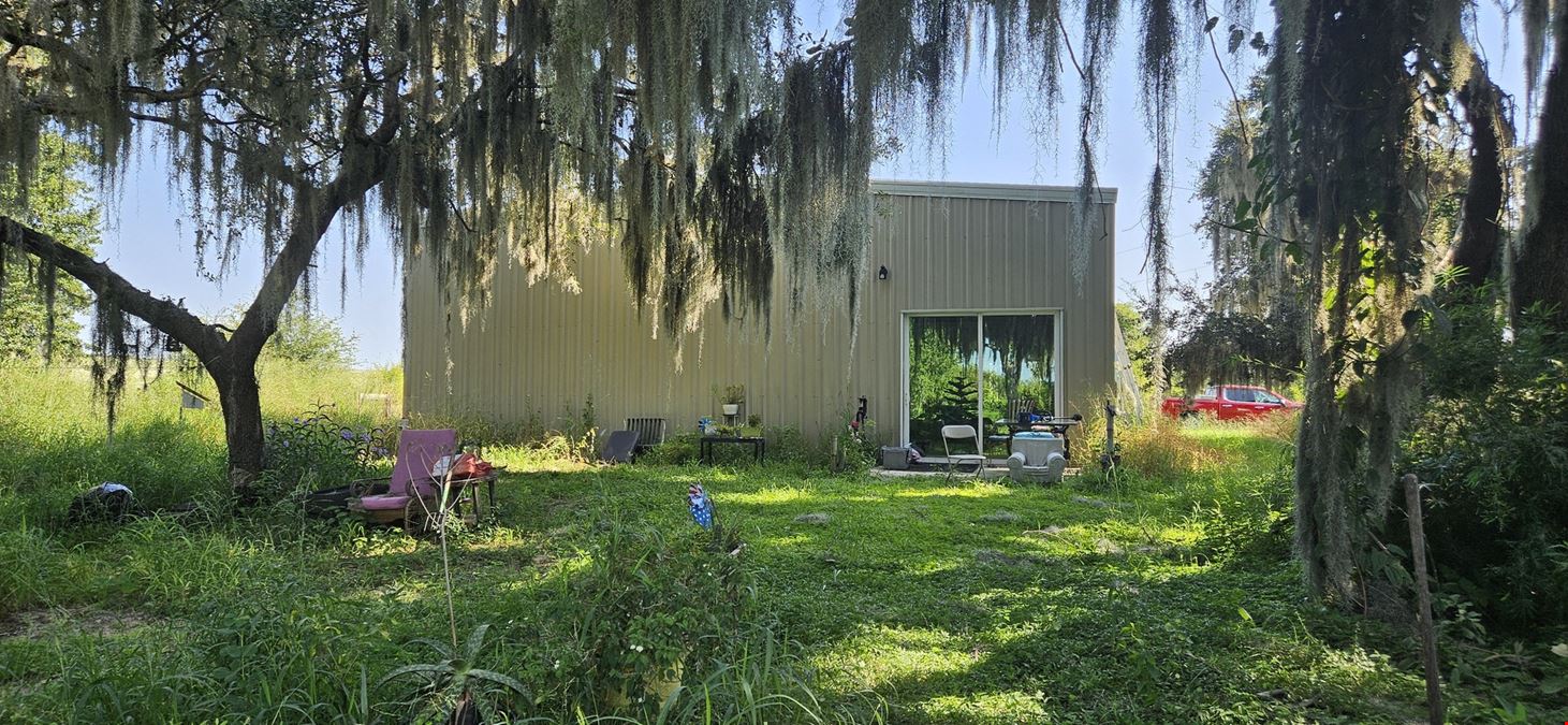 34 Acres on Lake Moody w/2400 sq ft Barndominium