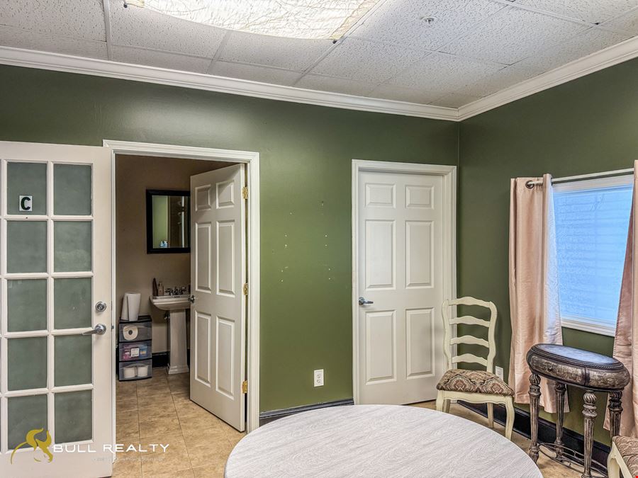 Office Suites in Woodstock, GA | ±54 - ±454 SF