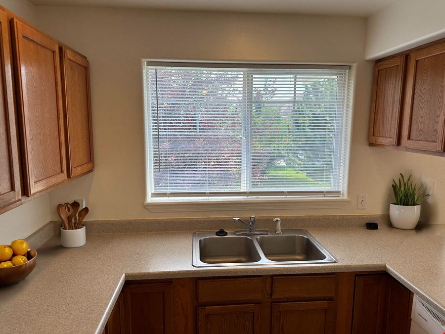 3 Bed / 2 Bath Unit within the Laurel Glen Subdivision