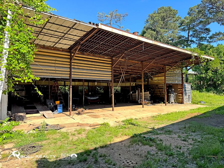 ±5,000 SF Auto-Service Garage For Sale