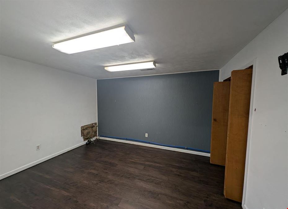 206 N Main St