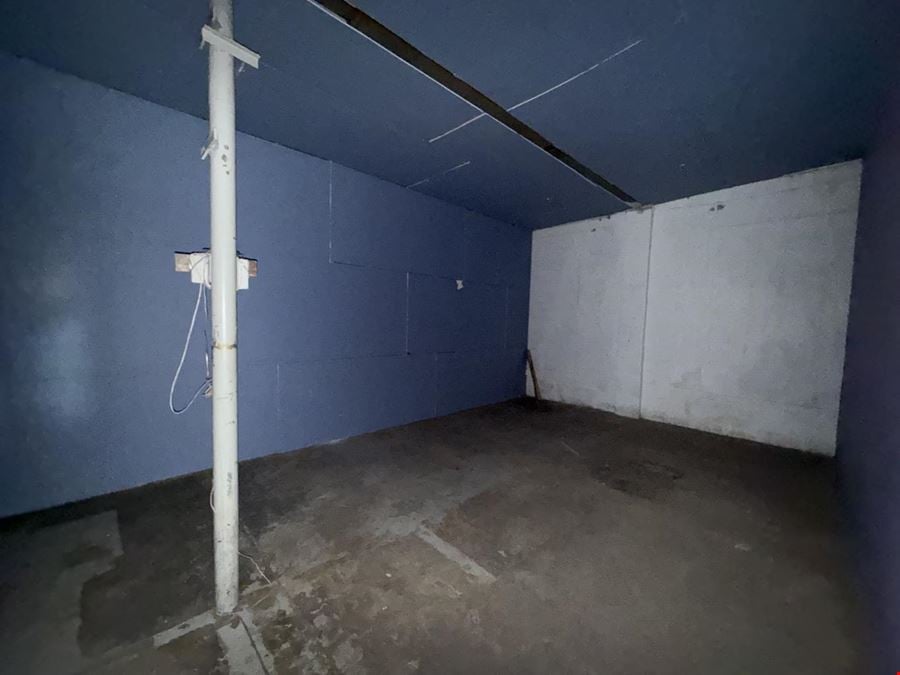 Industrial Zoned Warehouse in City of Lansing For Sale
