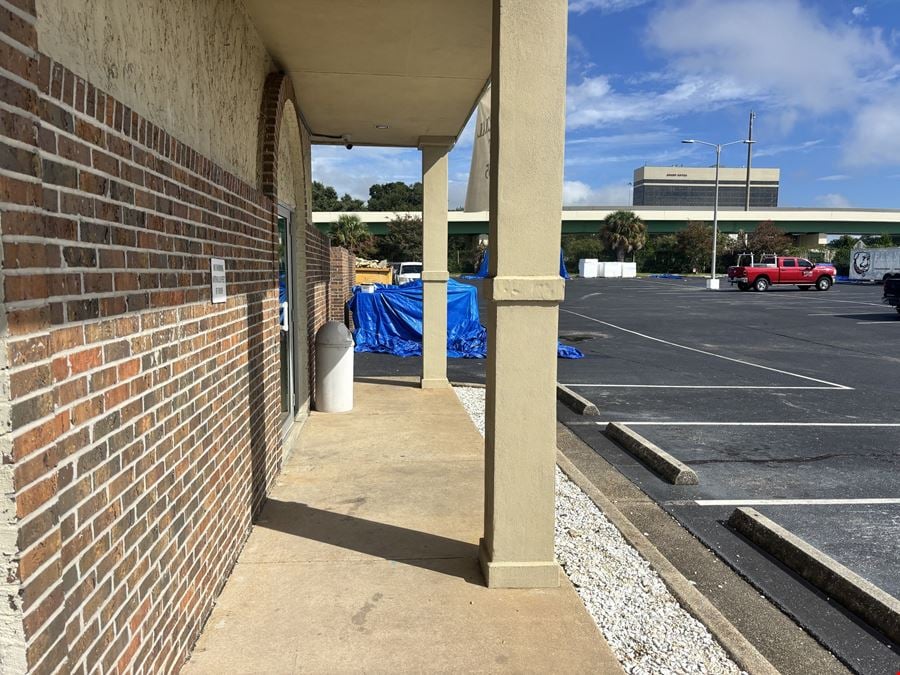 636 SF of Prime Retail Space