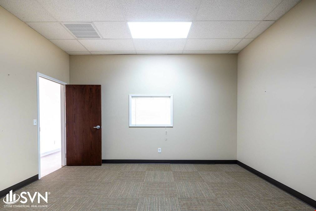 Two 1,500 SF Suites in High Traffic Retail Strip FOR LEASE