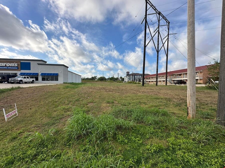 1827 W Oaklawn Rd