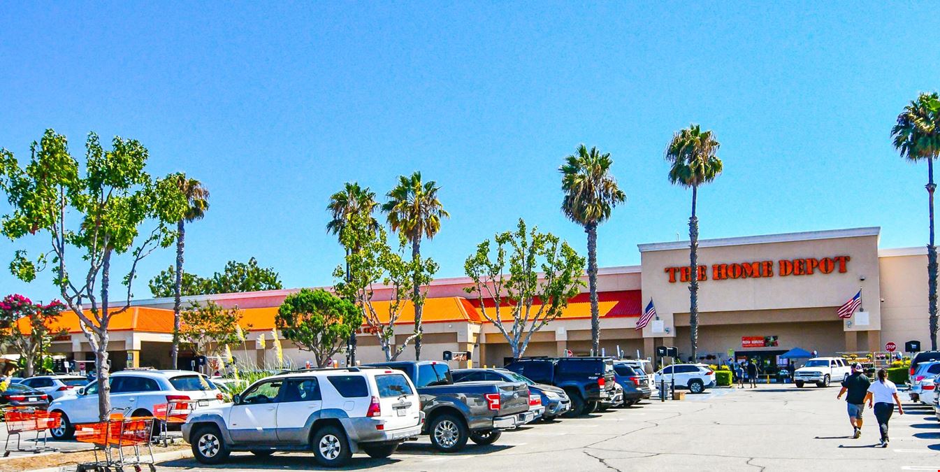 BevMo+FiveGuys Shops @ Lakewood Center