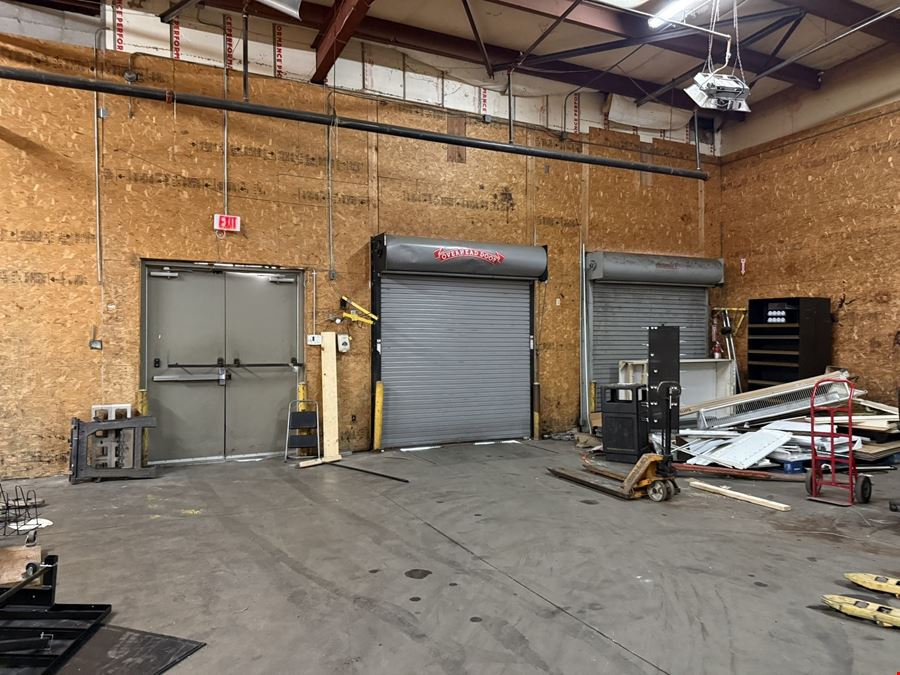 RETAIL BUILDING FOR SALE OR LEASE IN NORTHEAST SPRINGFIELD