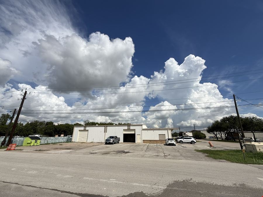 201 N 16th St, La Porte, TX 77571- 5,000 SF IND WAREHOUSE ON +/- 1 ACRE LOT