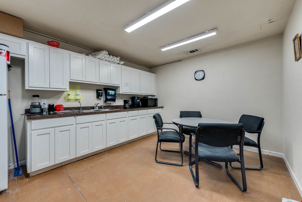 3-Bay Shop with Office & Living Space