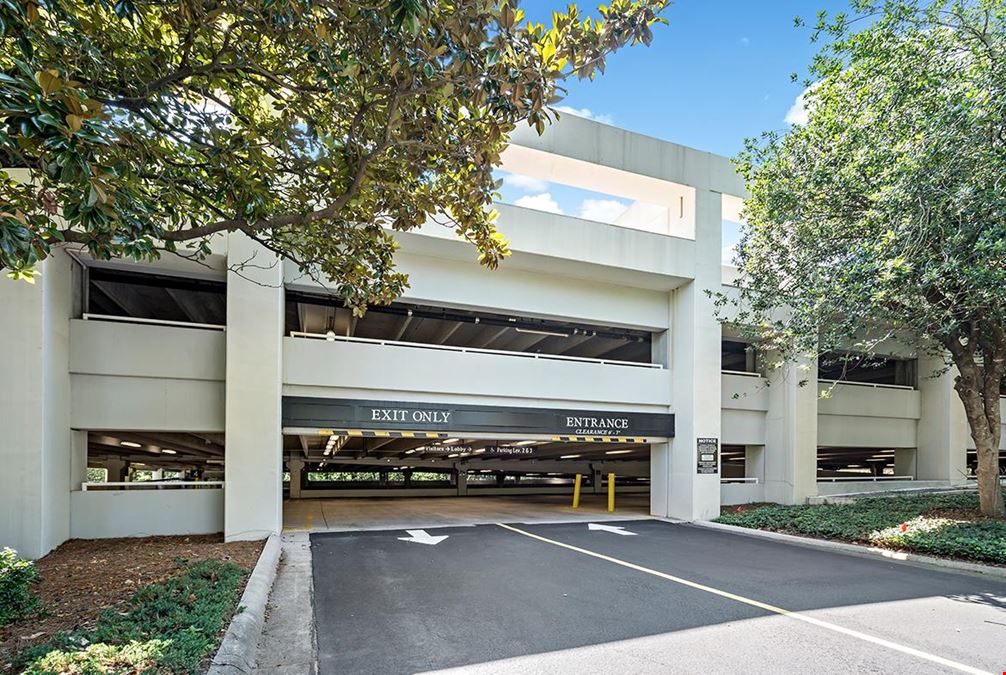 64 Perimeter Center East (R070a)