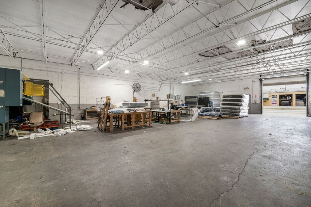 Industrial Warehouse property +/- 5,014 FOR SALE