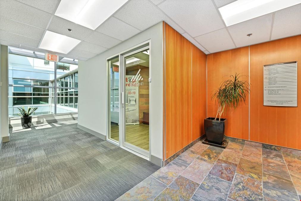 852 Fort Street (305)