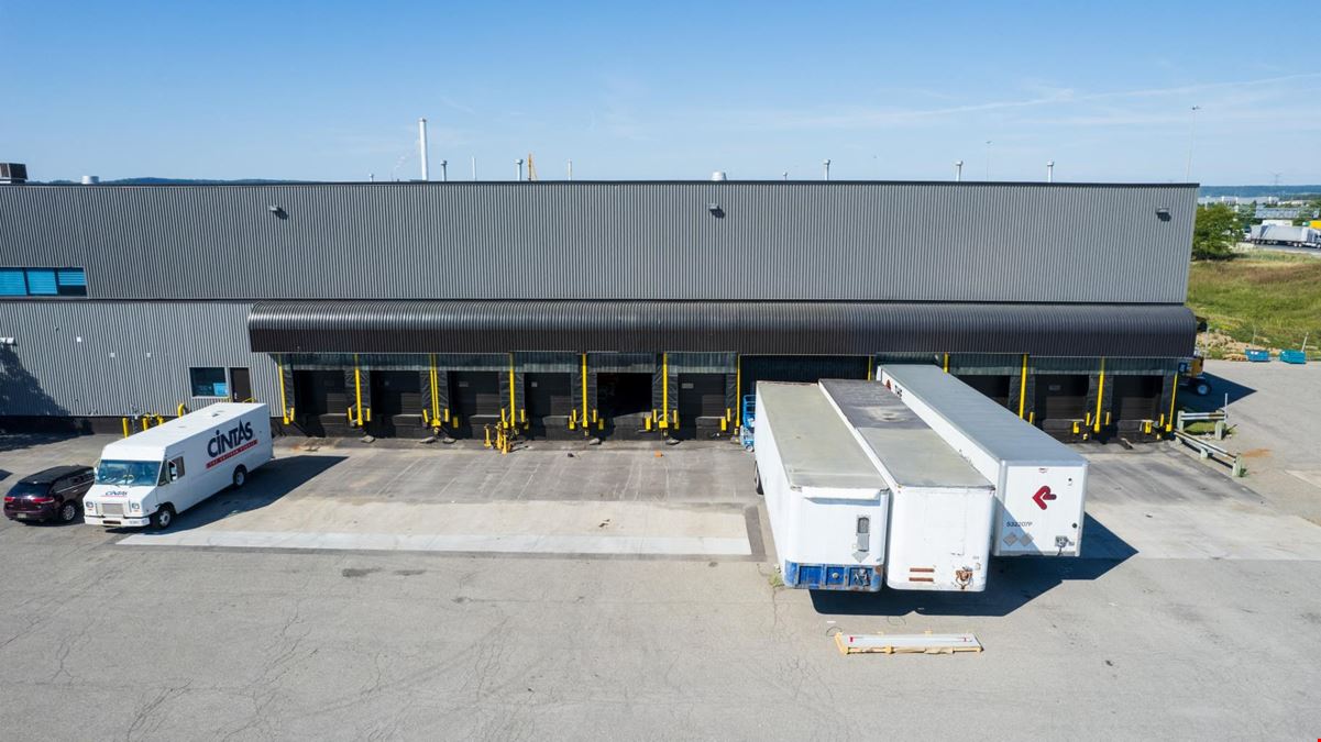 901 Steeles Avenue East
