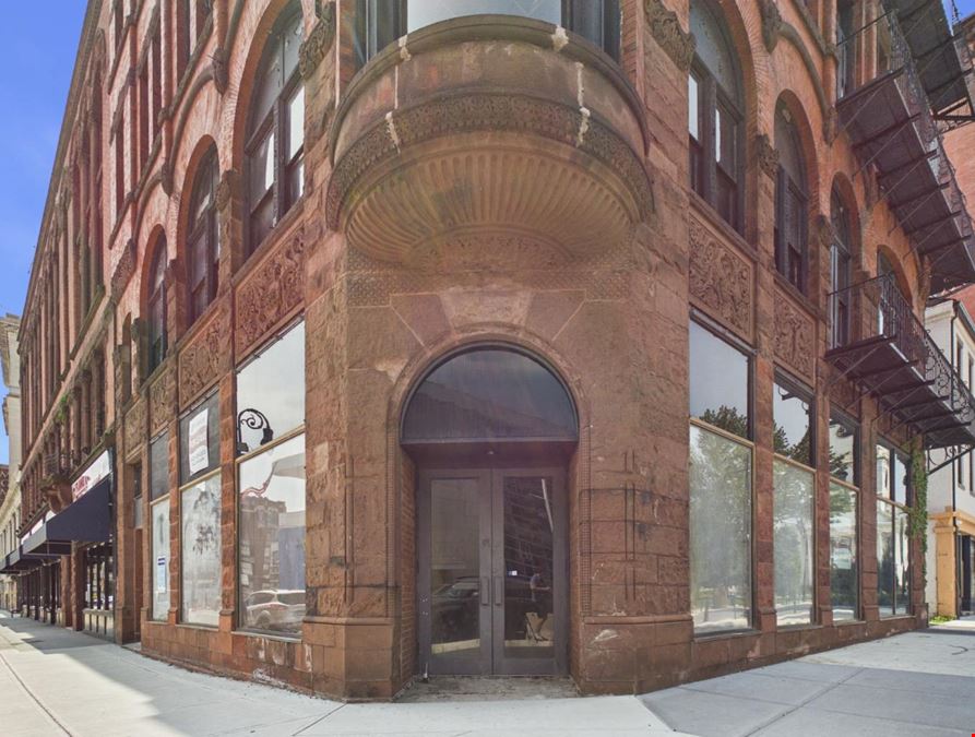 1252 Main St