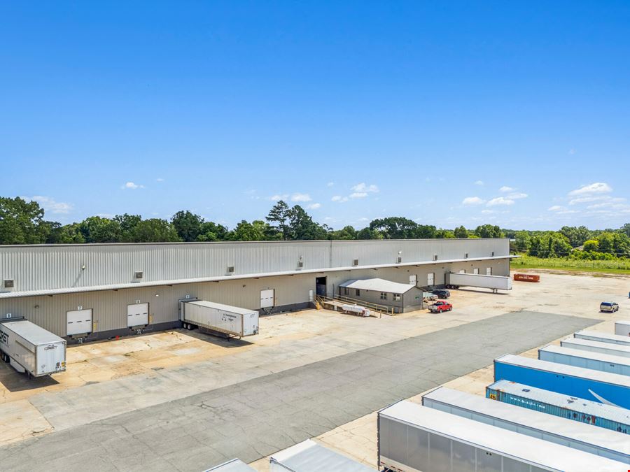 390,000 +/- SF | Industrial | NNN Investment | 100% Leased