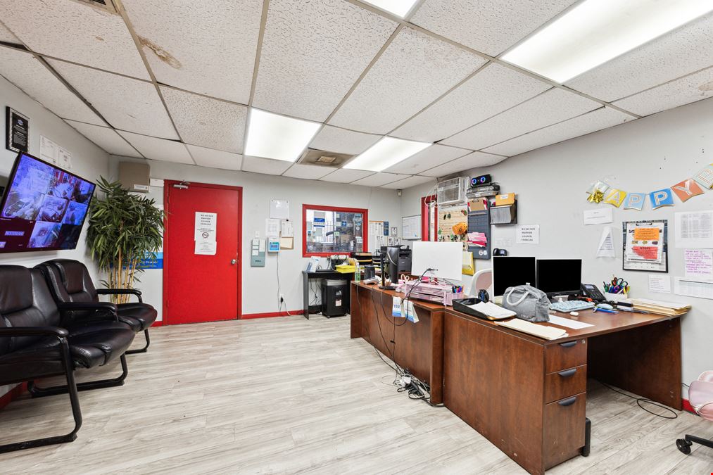 Versatile Commercial Property in Westchase