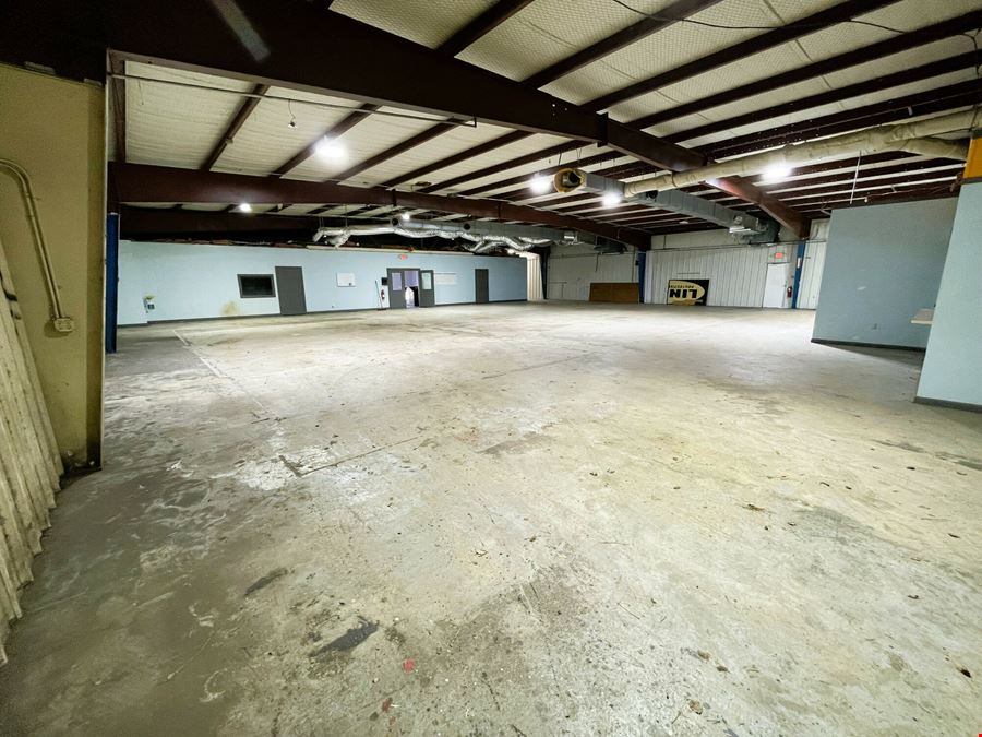 Linex Building / 11190 Hwy 64 E