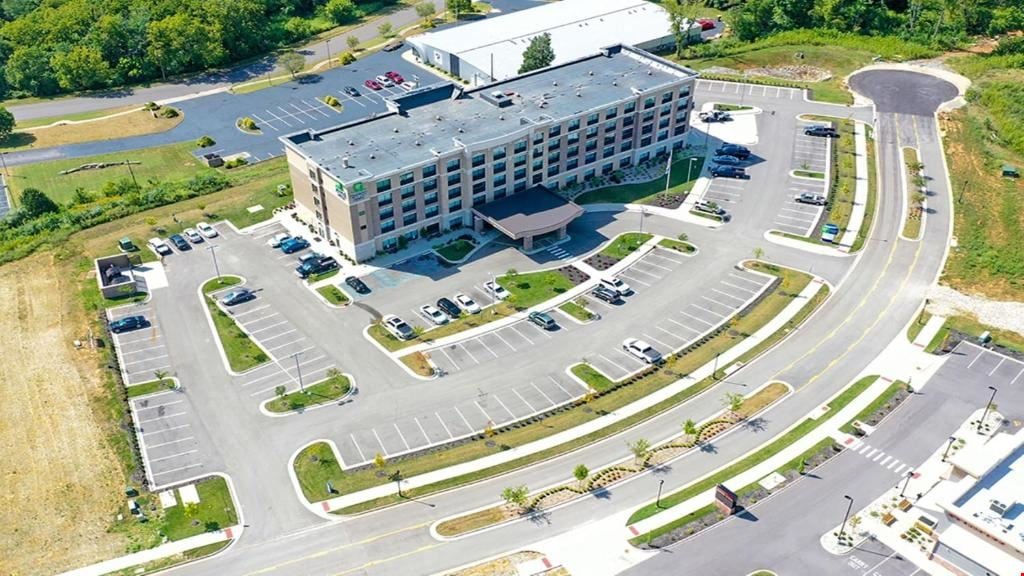 Holiday Inn Express & Suites - Elizabethtown, KY 