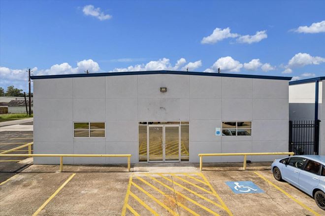Preview of Industrial space for Rent at 527 Michigan Street