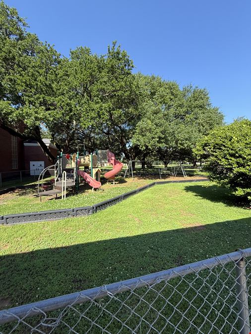 Move-In Ready ±6,400 SF Educational Facility + Playground | Broadmoor Presbyterian Campus, Shreveport