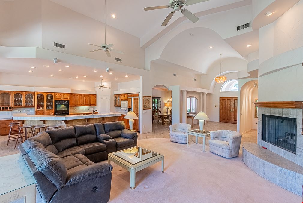 Beautiful Home Overlooking Yuma Country Club: 742 E Country Dr