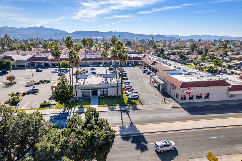 ±3,775 SF Building For Sale or Lease