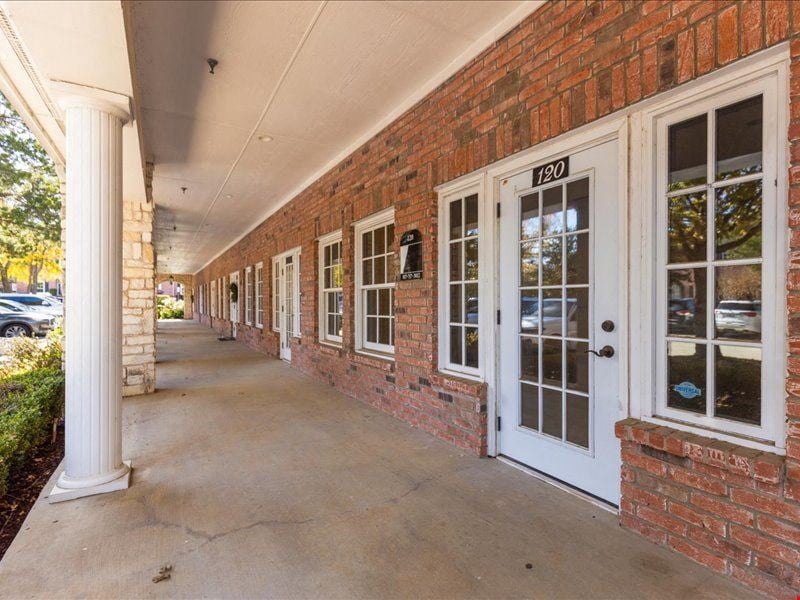 2425-2435 E Southlake Blvd
