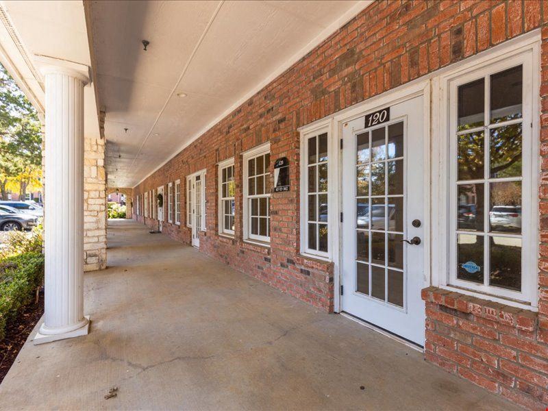 2425-2435 E Southlake Blvd