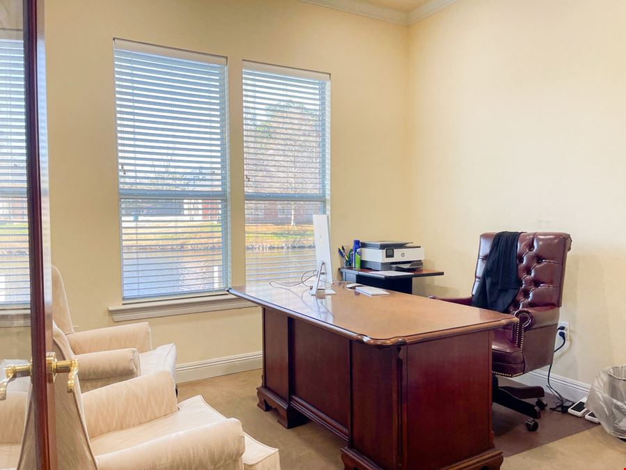 Executive Office Suites Available on Bluebonnet Blvd