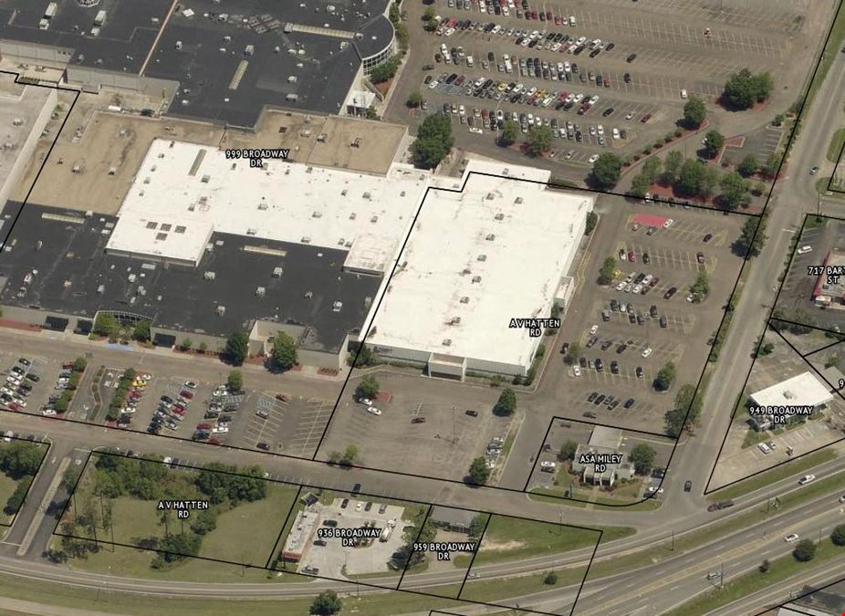 Big Box Retail (@ Cloverleaf Mall)