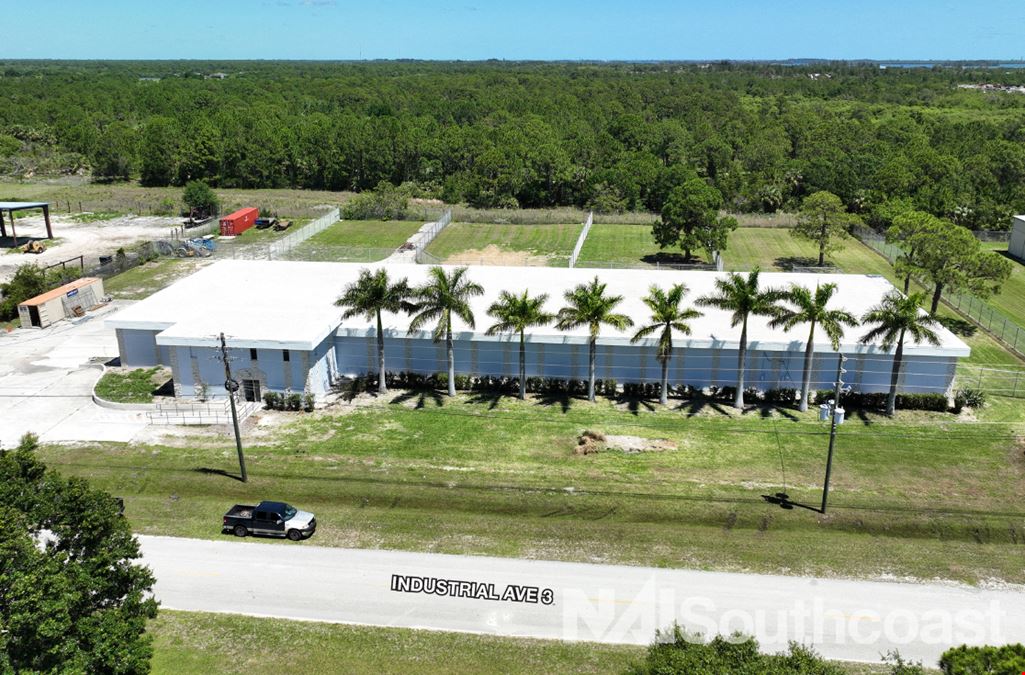 3,757 SF Industrial With 0.25-Acre Yard