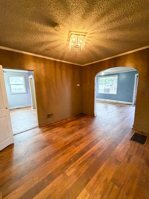 1303 Laurens Rd