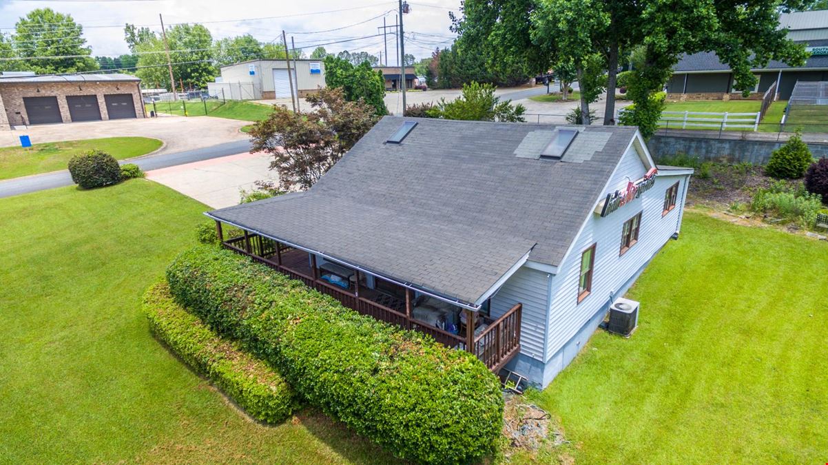 Freestanding Commercial on Bells Ferry Road